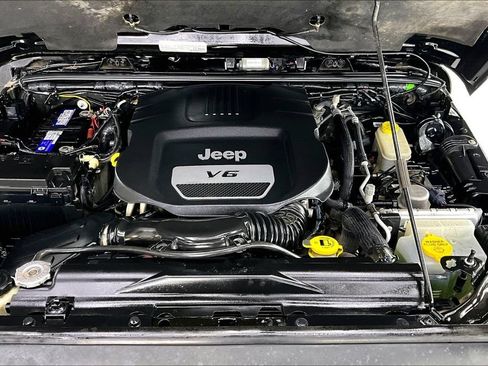 Used 2017 Jeep Wrangler Unlimited Rubicon w/ Dual Top Group AWD/4WD image 29