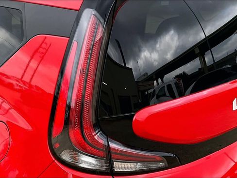 Certified 2025 Kia Soul EX FWD image 28