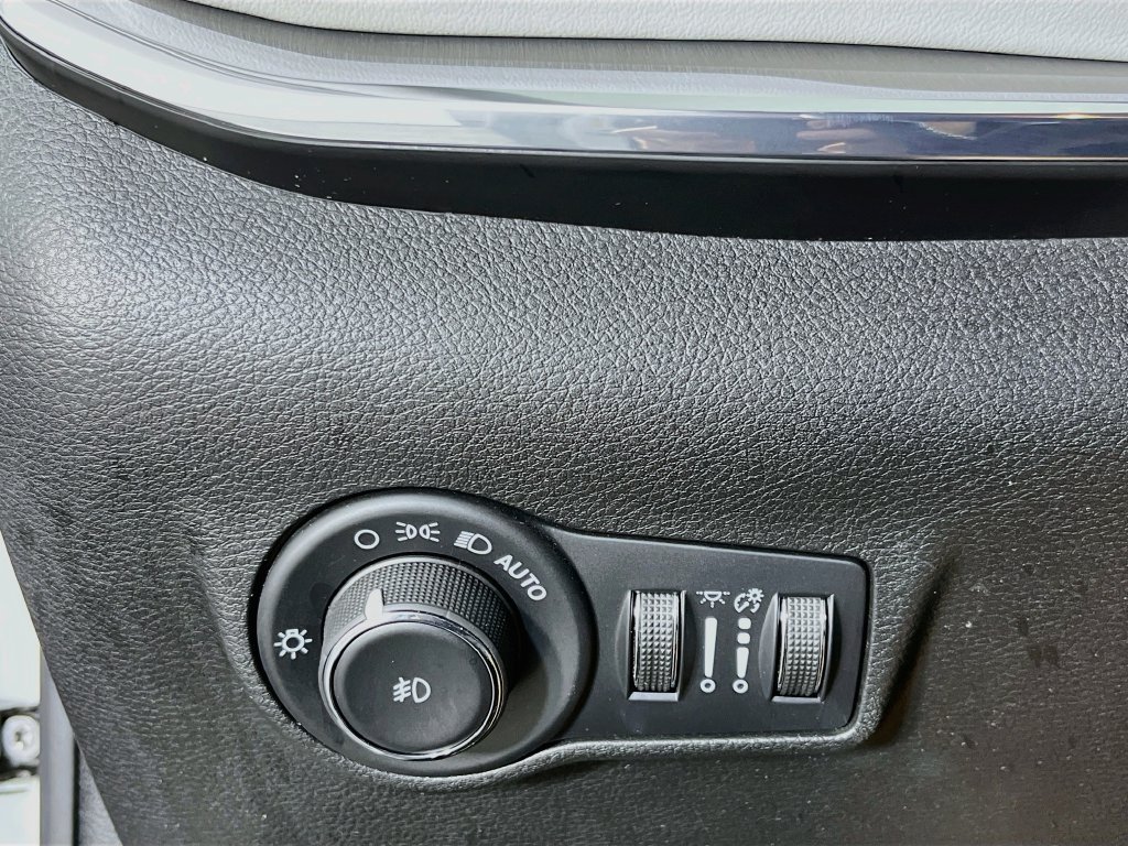 Used 2022 Jeep Compass Limited AWD/4WD image 11