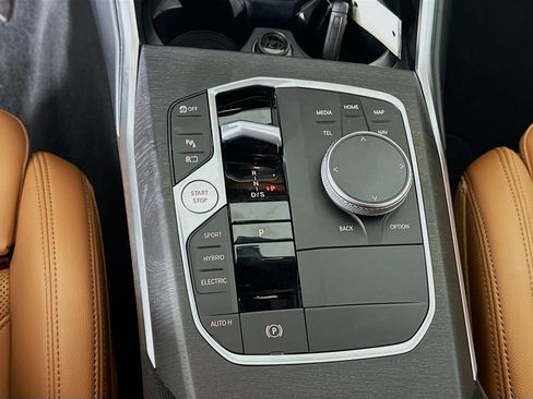 Used 2023 BMW 330e xDrive image 25