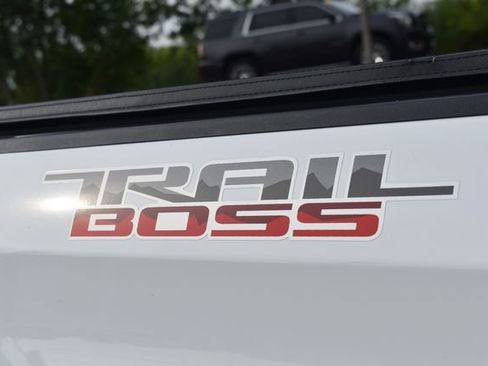 Certified 2019 Chevrolet Silverado 1500 LT Trail Boss AWD/4WD image 18