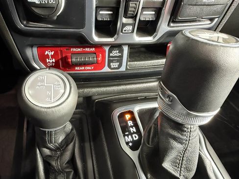 Used 2024 Jeep Wrangler Unlimited Rubicon image 32