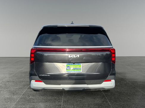 Used 2025 Kia Carnival FWD image 6