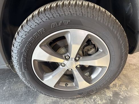 Used 2019 Jeep Cherokee Limited w/ Technology Group image 15