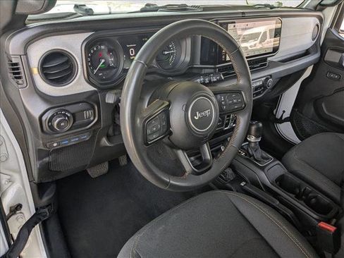 Used 2024 Jeep Wrangler Unlimited AWD/4WD image 10