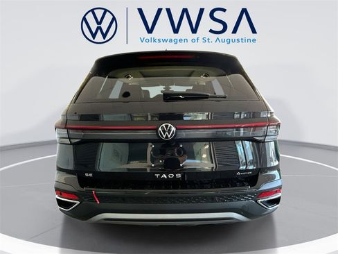 New 2026 Volkswagen Taos SE image 7