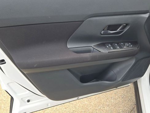 Used 2025 Nissan Kicks S image 17