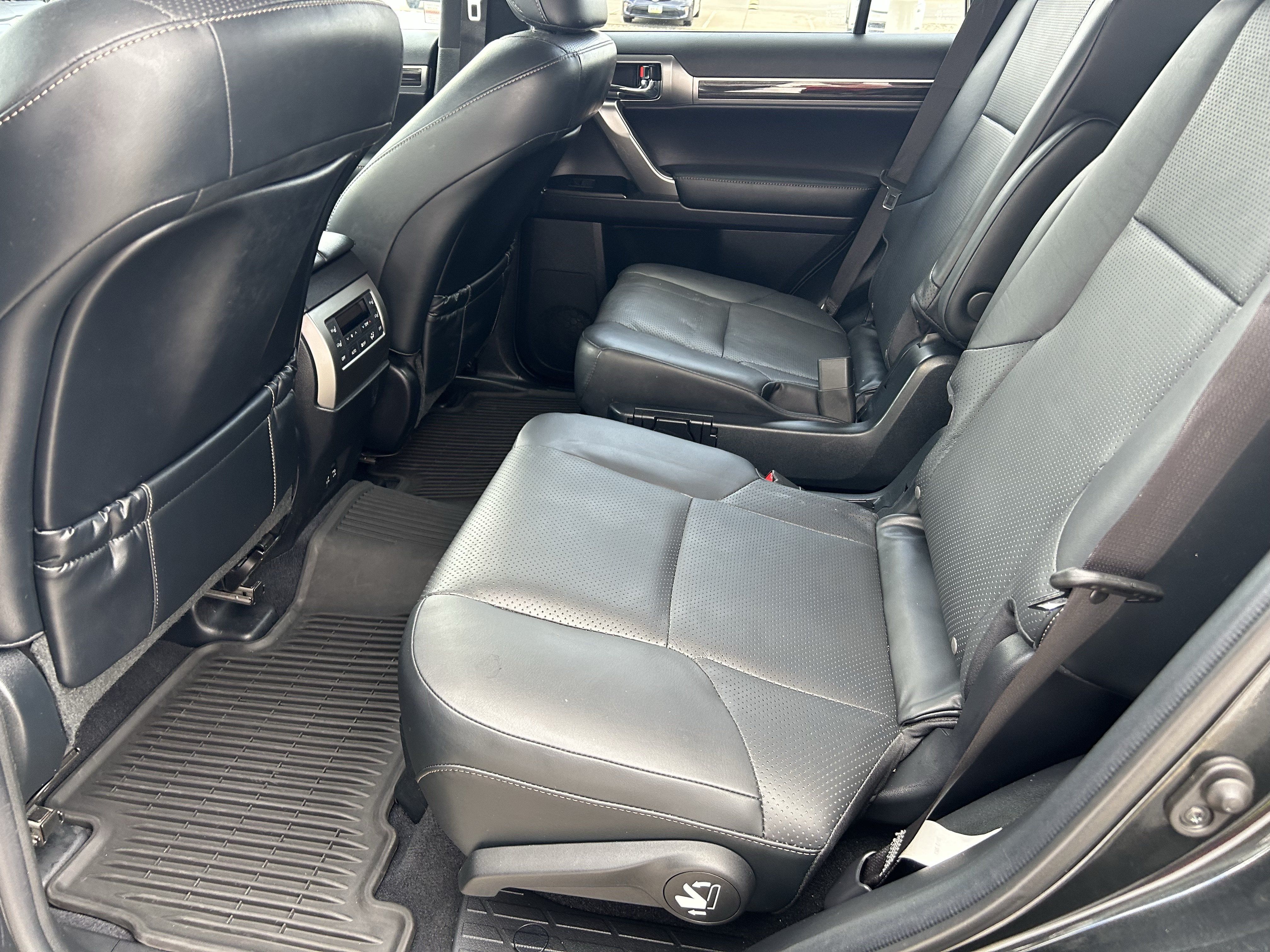 Used 2023 Lexus GX 460 Luxury w/ Sport Design Package AWD/4WD image 17