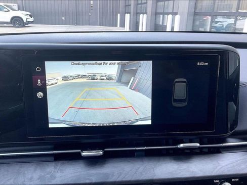 Used 2024 Kia Carnival EX FWD image 20