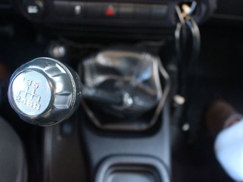 Used 2015 Jeep Wrangler Sport image 28