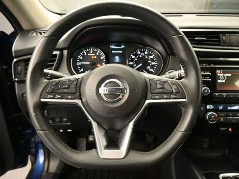 Used 2017 Nissan Rogue SV AWD/4WD image 32