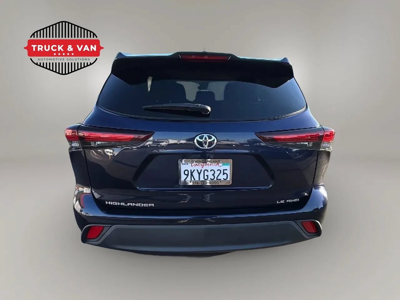 Used 2024 Toyota Highlander LE AWD/4WD image 5