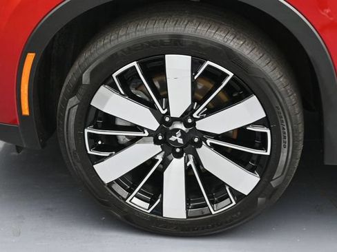 Used 2025 Mitsubishi Outlander SE FWD image 7