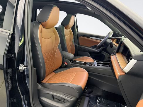 Used 2026 Volkswagen Tiguan SEL R-Line image 16