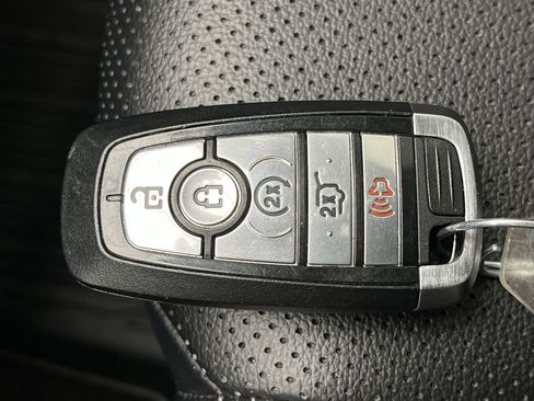 Certified 2022 Ford Escape Titanium AWD/4WD image 27
