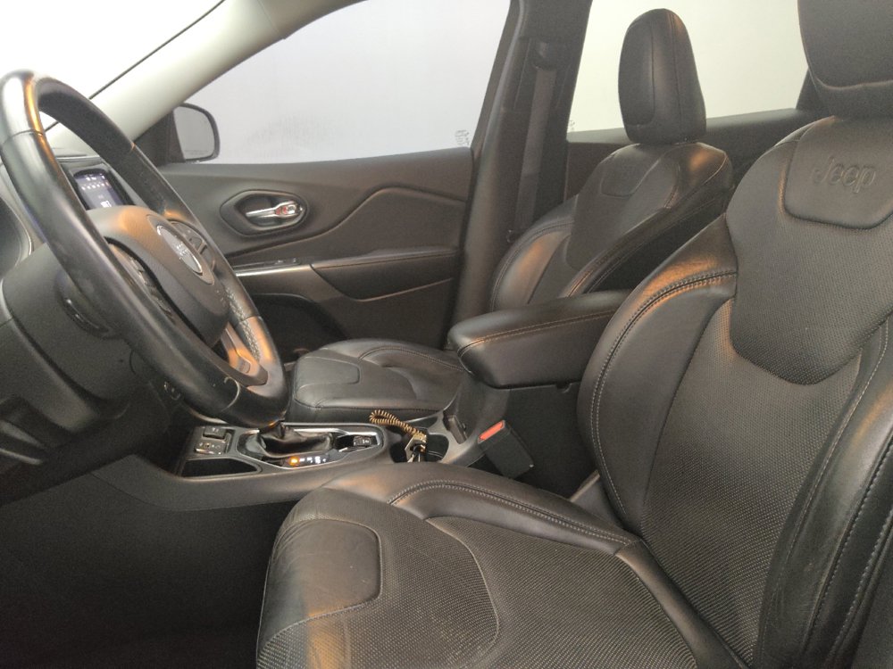 Used 2019 Jeep Cherokee Limited FWD image 17
