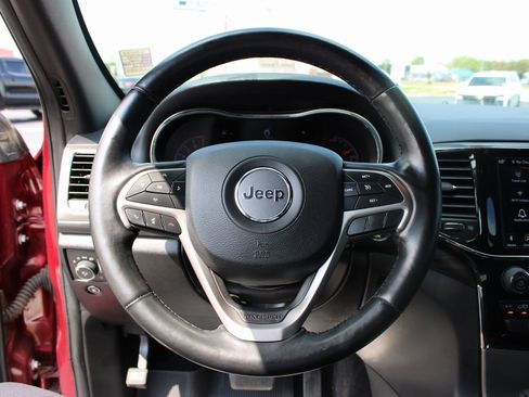 Used 2021 Jeep Grand Cherokee Laredo X image 15
