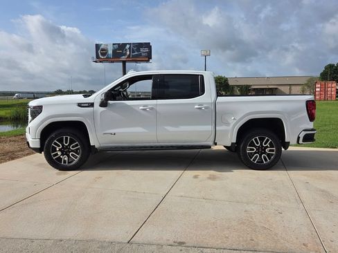 Used 2023 GMC Sierra 1500 AT4 w/ AT4 Premium Package AWD/4WD image 2