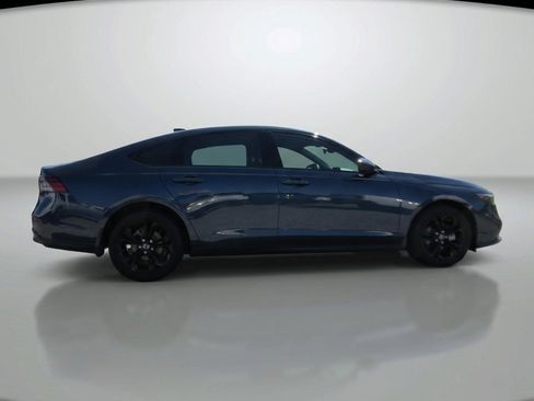 Used 2025 Honda Accord SE image 9