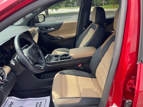 Used 2025 Chevrolet Equinox ACTIV w/ Safety and Technology Package FWD image 14