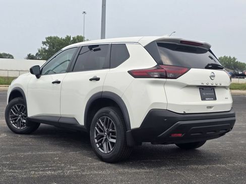 Used 2021 Nissan Rogue S AWD/4WD image 12