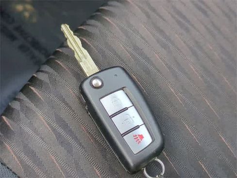 Used 2019 Nissan Rogue image 33