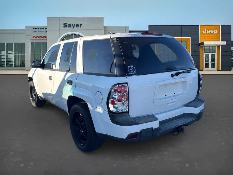 Used 2002 Chevrolet TrailBlazer LT AWD/4WD image 2