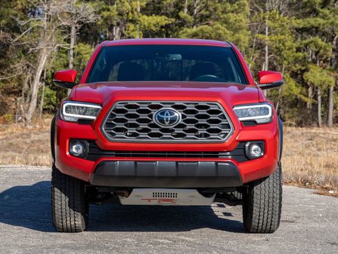 Used 2022 Toyota Tacoma TRD Off-Road image 2