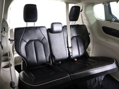 Used 2023 Chrysler Pacifica Limited FWD image 43