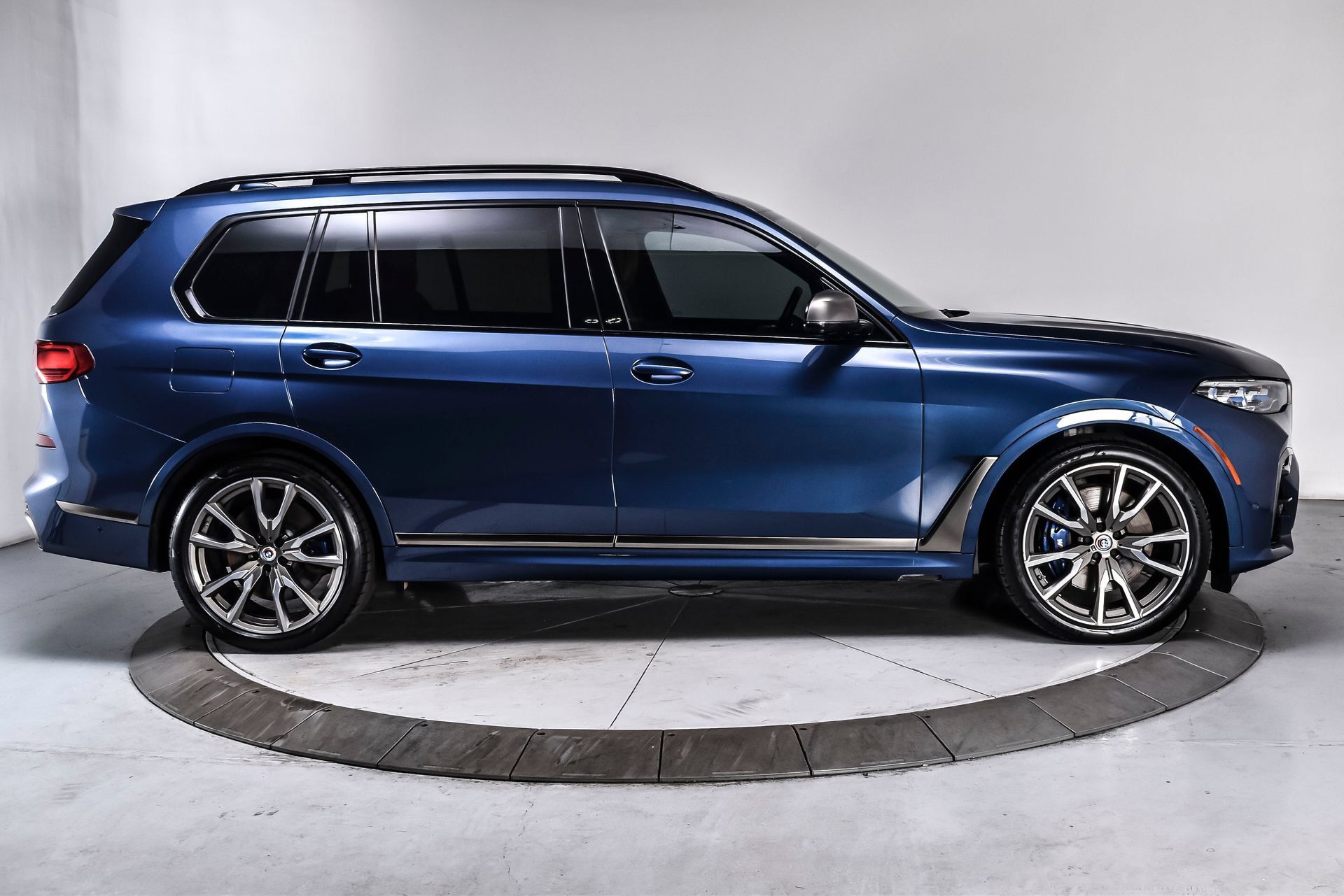 Used 2022 BMW X7 M50i w/ Dynamic Handling Package AWD/4WD image 7