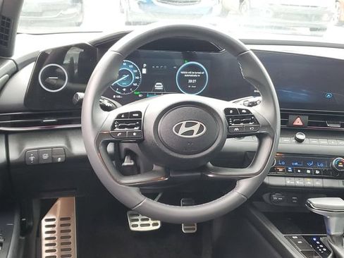 Used 2025 Hyundai Elantra SEL FWD image 11