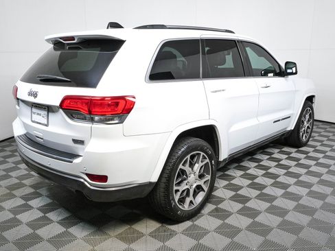 Used 2018 Jeep Grand Cherokee Limited RWD image 3