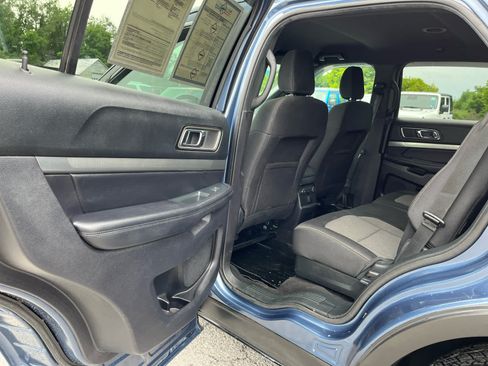 Used 2018 Ford Explorer XLT w/ Equipment Group 201A AWD/4WD image 22