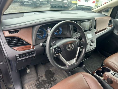 Used 2020 Toyota Sienna Limited Premium AWD/4WD image 16