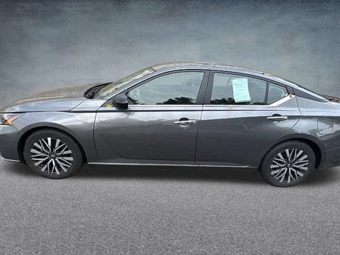 Used 2025 Nissan Altima 2.5 SV FWD image 7