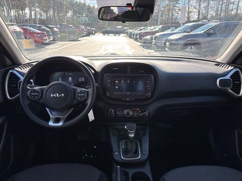 Used 2023 Kia Soul LX w/ LX Technology Package image 8