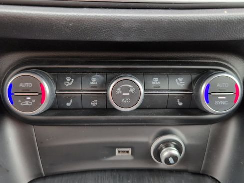 Used 2022 Alfa Romeo Stelvio Sprint image 24