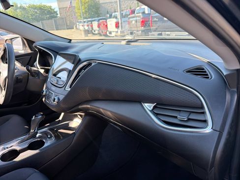 Used 2020 Chevrolet Malibu LT FWD image 18