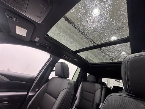 New 2026 Chevrolet Traverse LT w/ Sun and Wheel Package image 28