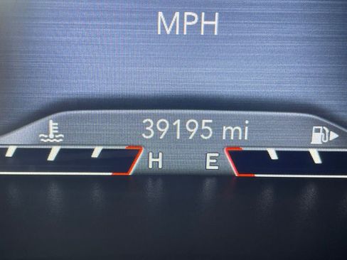 Used 2023 Jeep Cherokee Altitude Lux w/ Lux Elite Package image 17