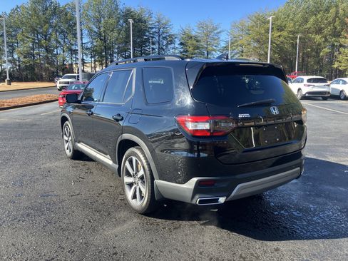 Used 2025 Honda Pilot Touring image 10
