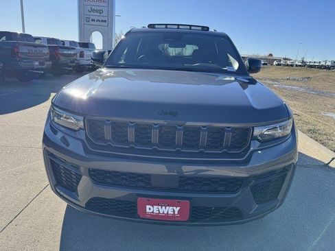 New 2026 Jeep Grand Cherokee Altitude image 2