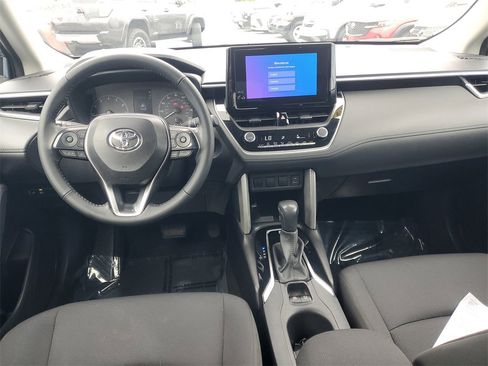 Used 2024 Toyota Corolla Cross LE image 11