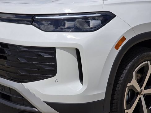 New 2026 Volkswagen Tiguan SE FWD image 7