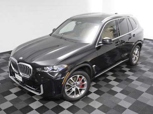 Used 2024 BMW X5 xDrive40i w/ Premium Package AWD/4WD image 2