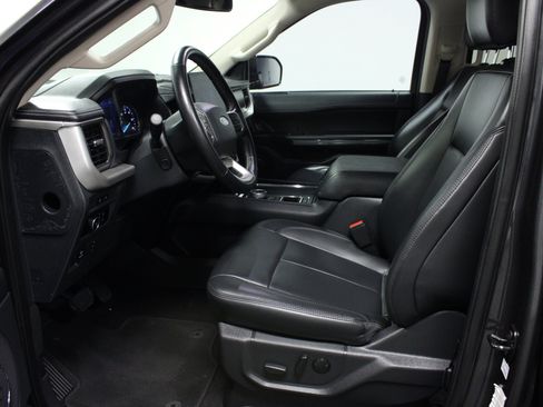 Used 2024 Ford Expedition XLT RWD image 19