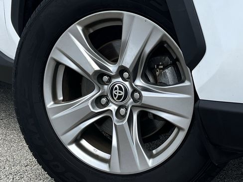 Used 2024 Toyota RAV4 XLE FWD image 29