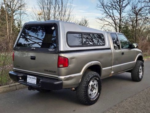 Used 2000 Chevrolet S10 Pickup 4x4 Extended Cab w/ Preferred Equipment Group image 7