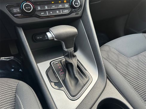 Used 2018 Kia Niro LX image 14