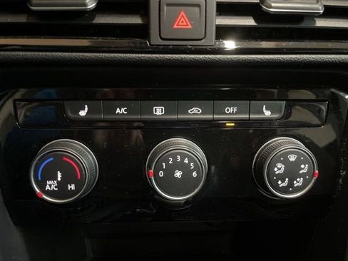 Certified 2023 Volkswagen Taos SE w/ Panoramic Sunroof Package image 14